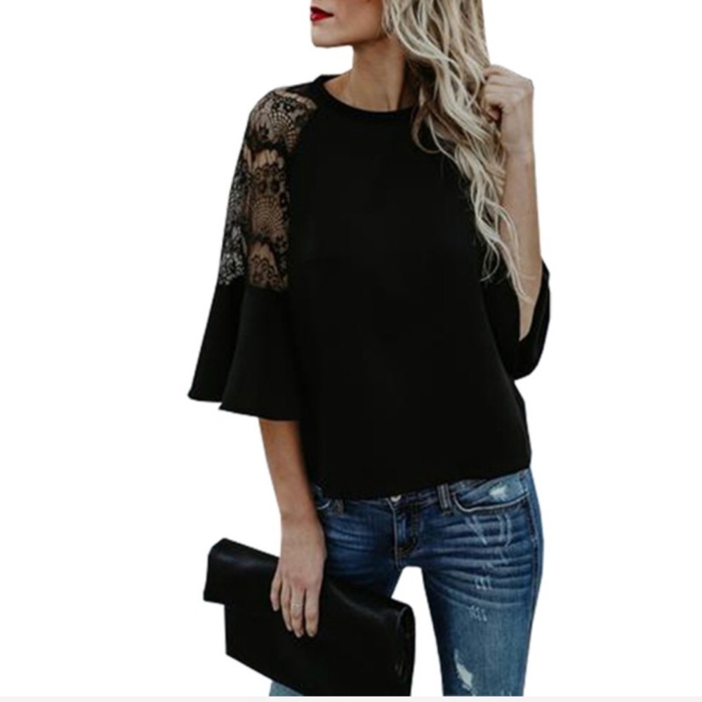 SALE 🛍 Lace Bell Sleeve Top